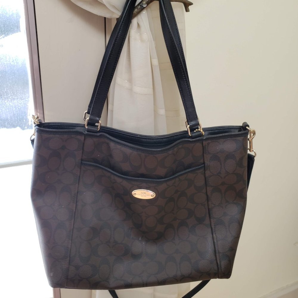 COACH Signature Shoulder Bag - Leather